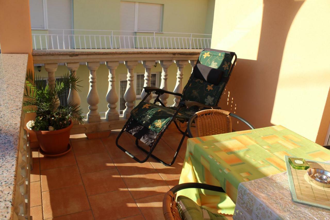 Apartment Sara Novi Vinodolski Exterior photo